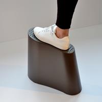Pedro Servetto shoelace-tying stool - brown 2
